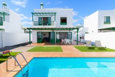 Villa en Playa Blanca - Villa Nohara 12a, piscina privada, sol y wifi