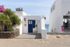 Apartamento en Playa Blanca - Casa Elena, primera linea de mar con preciosa galería y vista mar