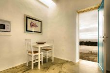 Apartamento en Punta Mujeres - La Casa de las Salinas, Sama - Su casa costera a metros del mar