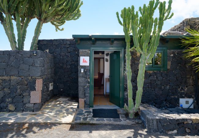 Apartamento en Masdache - Casa Amaia II, tu rincón de escapada entre Viñedos (La Geria) Apartamento en Masdache - Casa Amaia II, tu rincón de escapada entre Viñedos (La Geria)