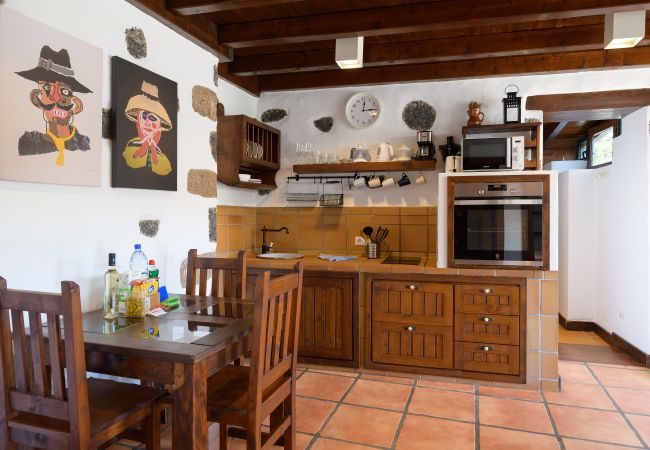 Apartamento en Masdache - Casa Amaia II, tu rincón de escapada entre Viñedos (La Geria) Apartamento en Masdache - Casa Amaia II, tu rincón de escapada entre Viñedos (La Geria)