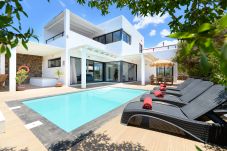 Casa en Conil - Casa Sur, Vistas Maravillosas del mar y volcanes con Piscina Climatizada