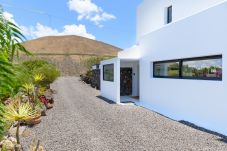 Casa en Conil - Casa Sur, Vistas Maravillosas del mar y volcanes con Piscina Climatizada