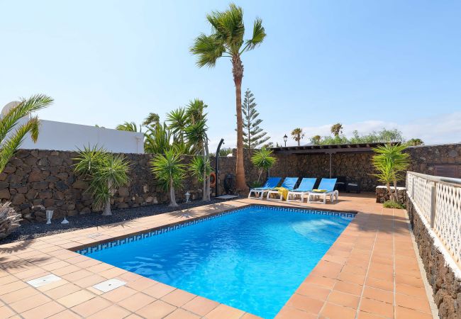 Villa en Puerto del Carmen - Villa Marisol, Piscina Climatizada Los Mojones