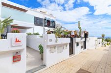 Apartamento en Puerto del Carmen - Casa Felicidad, vista mar - moderno - aire acondicionado 