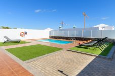 Villa in Playa Blanca - Villa Nohara 12a, private pool, sun & wifi