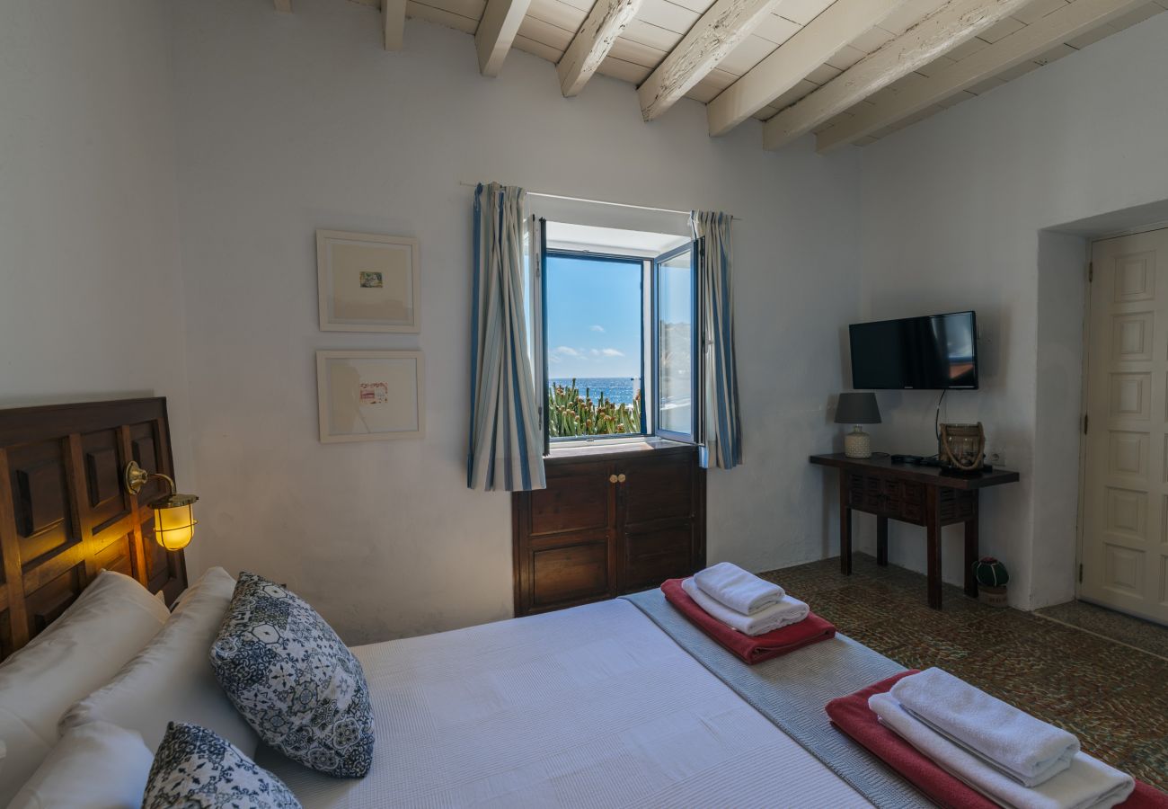 Apartment in El Golfo - Abuelos, Sea Views -Casa Rural Caleton del Golfo