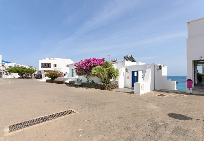 Apartment in Playa Blanca - Casa Elena, Seafront apartment with large Gallery and Sea Views Apartment in Playa Blanca - Casa Elena, Seafront apartment with large Gallery and Sea Views