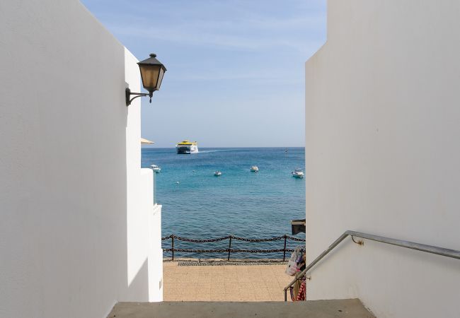 Apartment in Playa Blanca - Casa Elena, Seafront apartment with large Gallery and Sea Views Apartment in Playa Blanca - Casa Elena, Seafront apartment with large Gallery and Sea Views