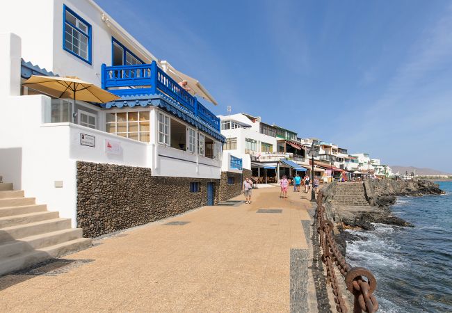 Apartment in Playa Blanca - Casa Elena, Seafront apartment with large Gallery and Sea Views Apartment in Playa Blanca - Casa Elena, Seafront apartment with large Gallery and Sea Views