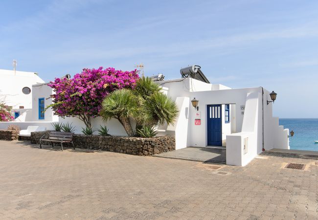 Apartment in Playa Blanca - Casa Elena, Seafront apartment with large Gallery and Sea Views Apartment in Playa Blanca - Casa Elena, Seafront apartment with large Gallery and Sea Views