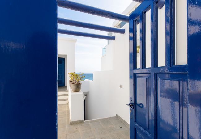 Apartment in Playa Blanca - Casa Elena, Seafront apartment with large Gallery and Sea Views Apartment in Playa Blanca - Casa Elena, Seafront apartment with large Gallery and Sea Views