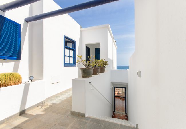 Apartment in Playa Blanca - Casa Elena, Seafront apartment with large Gallery and Sea Views Apartment in Playa Blanca - Casa Elena, Seafront apartment with large Gallery and Sea Views