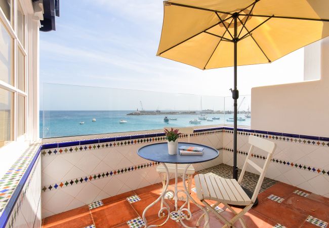 Apartment in Playa Blanca - Casa Elena, Seafront apartment with large Gallery and Sea Views Apartment in Playa Blanca - Casa Elena, Seafront apartment with large Gallery and Sea Views