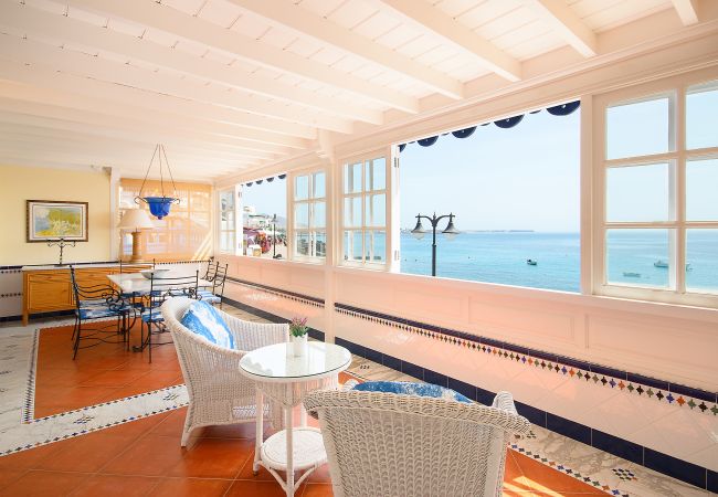 Apartment in Playa Blanca - Casa Elena, Seafront apartment with large Gallery and Sea Views Apartment in Playa Blanca - Casa Elena, Seafront apartment with large Gallery and Sea Views