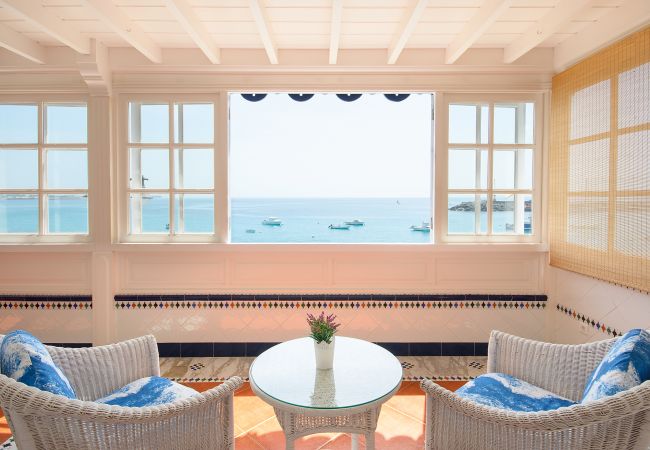 Apartment in Playa Blanca - Casa Elena, Seafront apartment with large Gallery and Sea Views Apartment in Playa Blanca - Casa Elena, Seafront apartment with large Gallery and Sea Views
