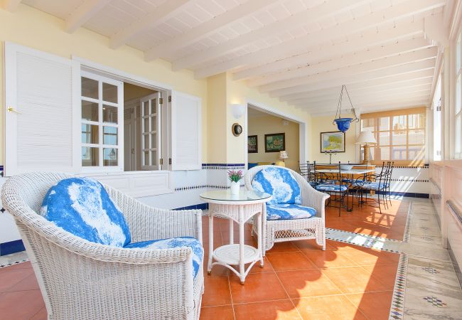 Apartment in Playa Blanca - Casa Elena, Seafront apartment with large Gallery and Sea Views Apartment in Playa Blanca - Casa Elena, Seafront apartment with large Gallery and Sea Views