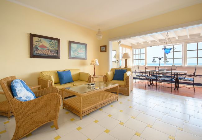 Apartment in Playa Blanca - Casa Elena, Seafront apartment with large Gallery and Sea Views Apartment in Playa Blanca - Casa Elena, Seafront apartment with large Gallery and Sea Views