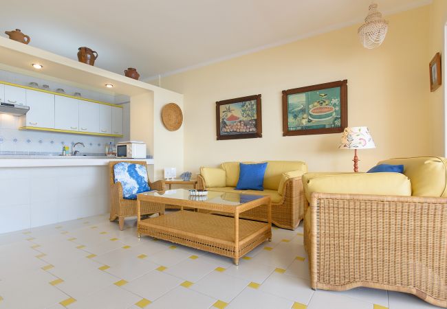 Apartment in Playa Blanca - Casa Elena, Seafront apartment with large Gallery and Sea Views Apartment in Playa Blanca - Casa Elena, Seafront apartment with large Gallery and Sea Views