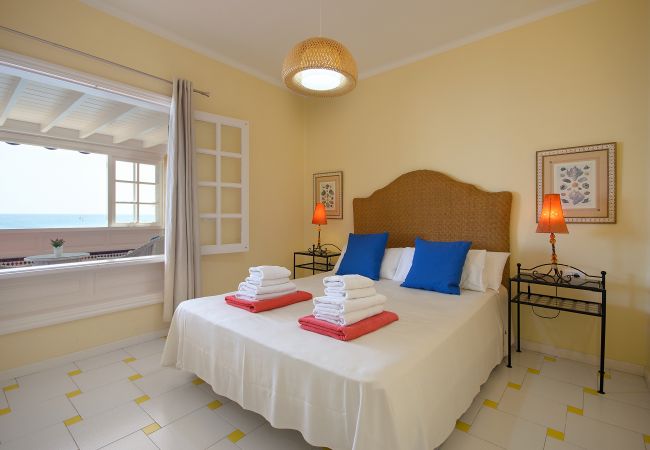 Apartment in Playa Blanca - Casa Elena, Seafront apartment with large Gallery and Sea Views Apartment in Playa Blanca - Casa Elena, Seafront apartment with large Gallery and Sea Views