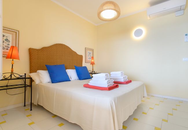 Apartment in Playa Blanca - Casa Elena, Seafront apartment with large Gallery and Sea Views Apartment in Playa Blanca - Casa Elena, Seafront apartment with large Gallery and Sea Views