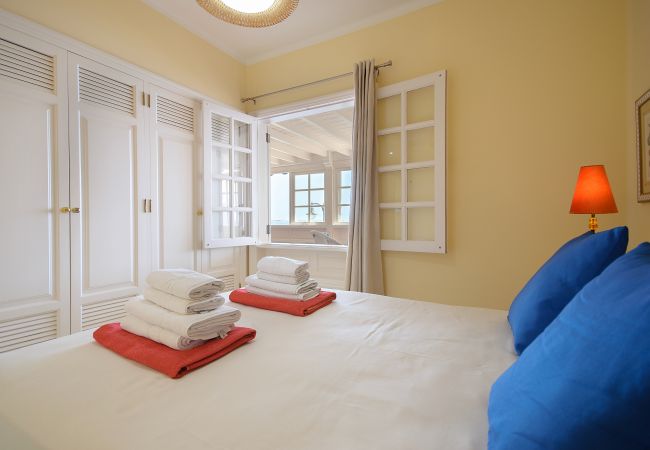 Apartment in Playa Blanca - Casa Elena, Seafront apartment with large Gallery and Sea Views Apartment in Playa Blanca - Casa Elena, Seafront apartment with large Gallery and Sea Views