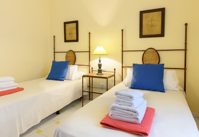 Apartment in Playa Blanca - Casa Elena, Seafront apartment with large Gallery and Sea Views Apartment in Playa Blanca - Casa Elena, Seafront apartment with large Gallery and Sea Views