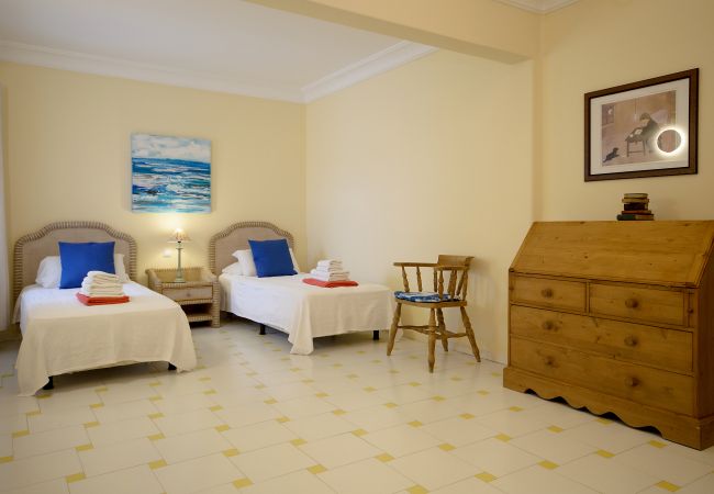 Apartment in Playa Blanca - Casa Elena, Seafront apartment with large Gallery and Sea Views Apartment in Playa Blanca - Casa Elena, Seafront apartment with large Gallery and Sea Views