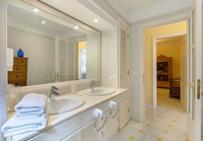 Apartment in Playa Blanca - Casa Elena, Seafront apartment with large Gallery and Sea Views Apartment in Playa Blanca - Casa Elena, Seafront apartment with large Gallery and Sea Views