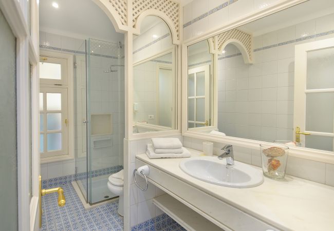 Apartment in Playa Blanca - Casa Elena, Seafront apartment with large Gallery and Sea Views Apartment in Playa Blanca - Casa Elena, Seafront apartment with large Gallery and Sea Views