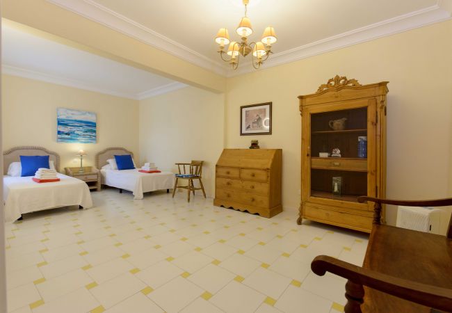 Apartment in Playa Blanca - Casa Elena, Seafront apartment with large Gallery and Sea Views Apartment in Playa Blanca - Casa Elena, Seafront apartment with large Gallery and Sea Views