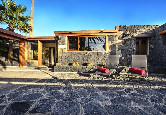 House in Masdache - Ermita Perdomo, Modern Style with a Rustic Twist House in Masdache - Ermita Perdomo, Modern Style with a Rustic Twist