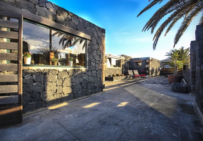 House in Masdache - Ermita Perdomo, Modern Style with a Rustic Twist House in Masdache - Ermita Perdomo, Modern Style with a Rustic Twist