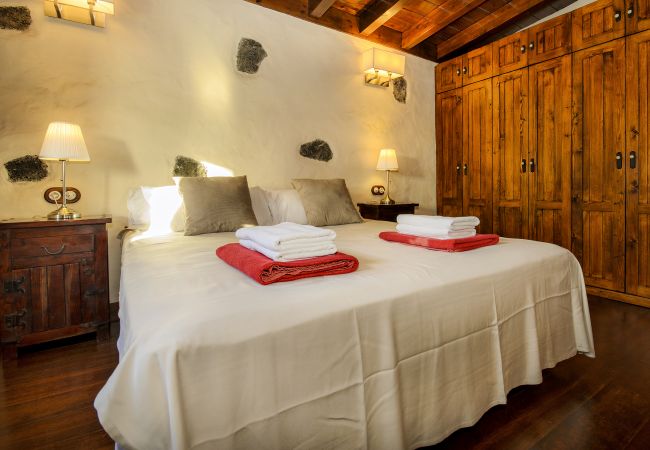 House in Masdache - Ermita Perdomo, Modern Style with a Rustic Twist House in Masdache - Ermita Perdomo, Modern Style with a Rustic Twist