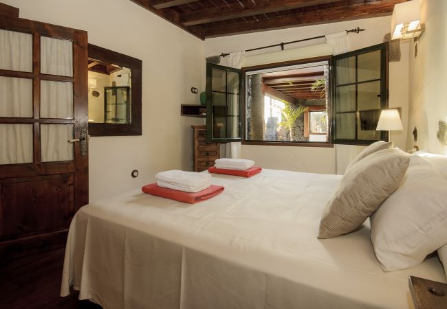 House in Masdache - Ermita Perdomo, Modern Style with a Rustic Twist House in Masdache - Ermita Perdomo, Modern Style with a Rustic Twist