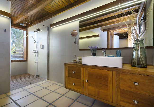 House in Masdache - Ermita Perdomo, Modern Style with a Rustic Twist House in Masdache - Ermita Perdomo, Modern Style with a Rustic Twist