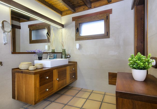 House in Masdache - Ermita Perdomo, Modern Style with a Rustic Twist House in Masdache - Ermita Perdomo, Modern Style with a Rustic Twist