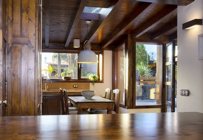 House in Masdache - Ermita Perdomo, Modern Style with a Rustic Twist House in Masdache - Ermita Perdomo, Modern Style with a Rustic Twist