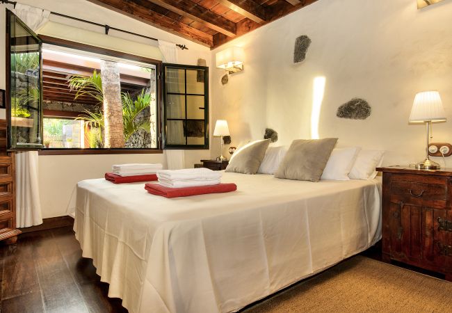 House in Masdache - Ermita Perdomo, Modern Style with a Rustic Twist House in Masdache - Ermita Perdomo, Modern Style with a Rustic Twist