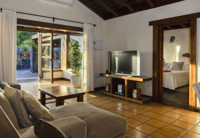 House in Masdache - Ermita Perdomo, Modern Style with a Rustic Twist House in Masdache - Ermita Perdomo, Modern Style with a Rustic Twist