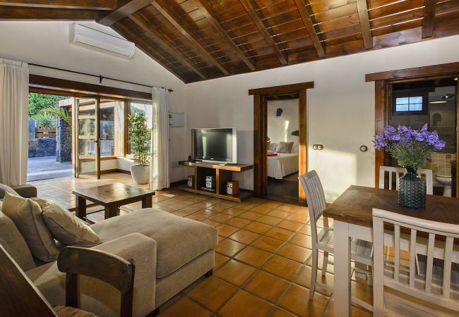 House in Masdache - Ermita Perdomo, Modern Style with a Rustic Twist House in Masdache - Ermita Perdomo, Modern Style with a Rustic Twist