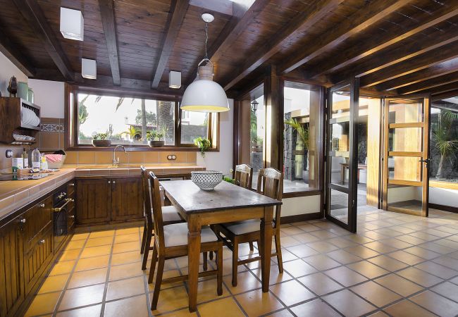 House in Masdache - Ermita Perdomo, Modern Style with a Rustic Twist House in Masdache - Ermita Perdomo, Modern Style with a Rustic Twist