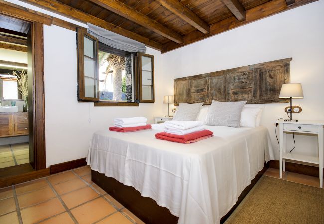 House in Masdache - Ermita Perdomo, Modern Style with a Rustic Twist House in Masdache - Ermita Perdomo, Modern Style with a Rustic Twist