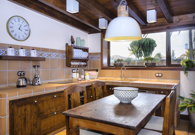 House in Masdache - Ermita Perdomo, Modern Style with a Rustic Twist House in Masdache - Ermita Perdomo, Modern Style with a Rustic Twist