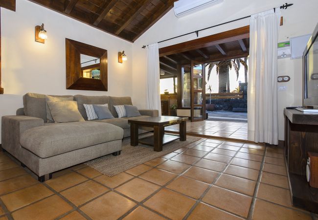 House in Masdache - Ermita Perdomo, Modern Style with a Rustic Twist House in Masdache - Ermita Perdomo, Modern Style with a Rustic Twist