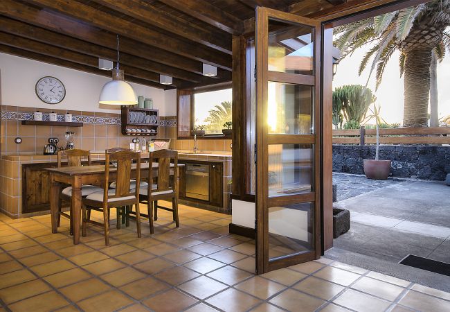 House in Masdache - Ermita Perdomo, Modern Style with a Rustic Twist House in Masdache - Ermita Perdomo, Modern Style with a Rustic Twist
