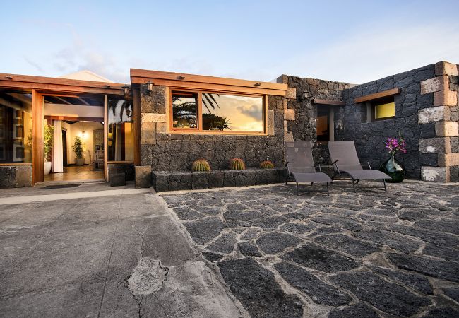 House in Masdache - Ermita Perdomo, Modern Style with a Rustic Twist House in Masdache - Ermita Perdomo, Modern Style with a Rustic Twist