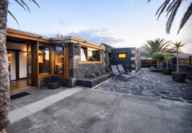 House in Masdache - Ermita Perdomo, Modern Style with a Rustic Twist House in Masdache - Ermita Perdomo, Modern Style with a Rustic Twist