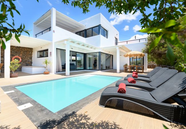 House in Conil - Casa Sur, Spectacular Views of Sea and Volcanoes with Heated Pool House in Conil - Casa Sur, Spectacular Views of Sea and Volcanoes with Heated Pool