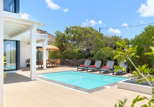 House in Conil - Casa Sur, Spectacular Views of Sea and Volcanoes with Heated Pool House in Conil - Casa Sur, Spectacular Views of Sea and Volcanoes with Heated Pool